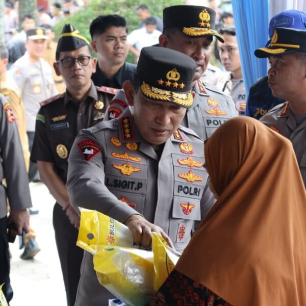 Simak ! Kapolri Sebut Polri Telah Distribusikan Beras&hellip;