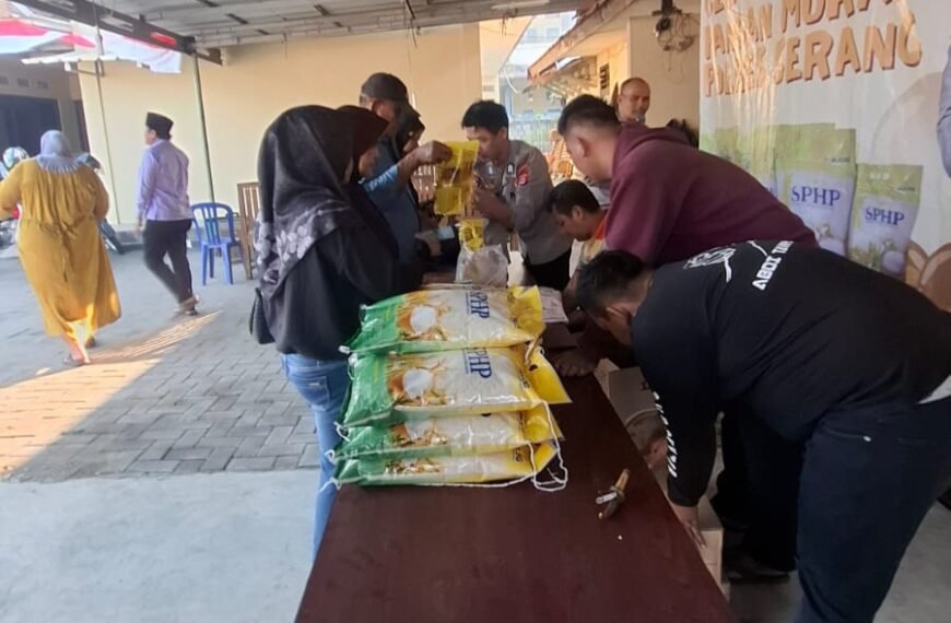 Kolaborasi Dengan Bulog, Polres Serang Gelar Gerakan&hellip;