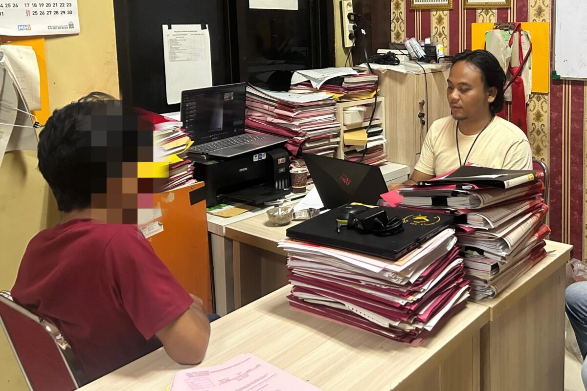 Remaja Digelandang ke Polsek, Usai Terpergok Masuk&hellip;