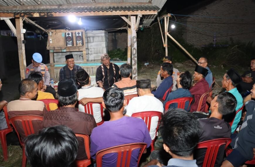 Kapolres Serang “Dikeroyok” Warga di Pos Kamling