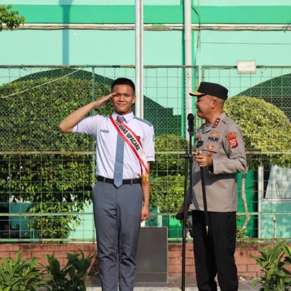 Inspektur Upacara di MAN 2, Kapolda Ingatkan&hellip;