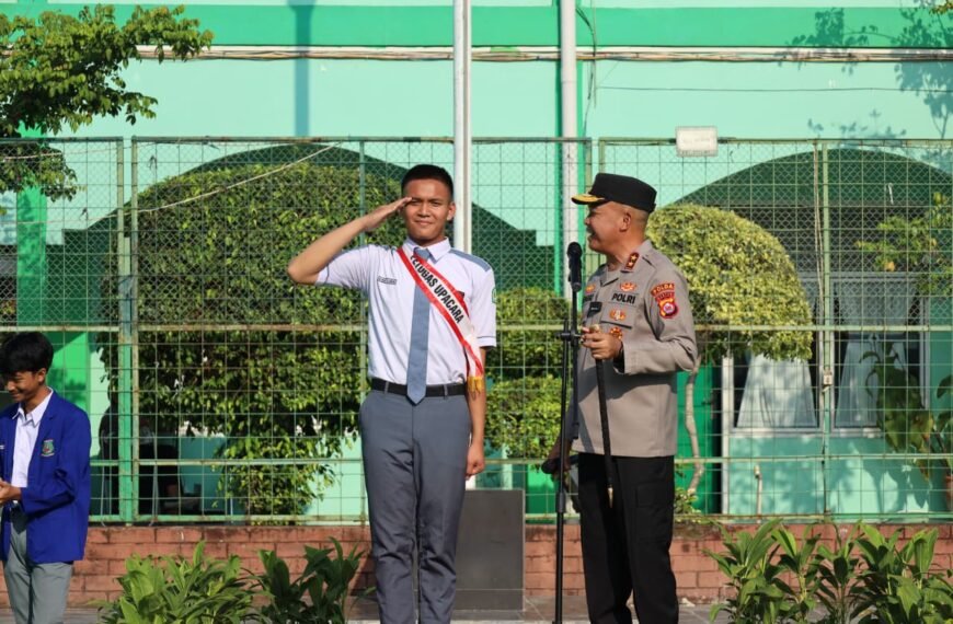 Inspektur Upacara di MAN 2, Kapolda Ingatkan&hellip;