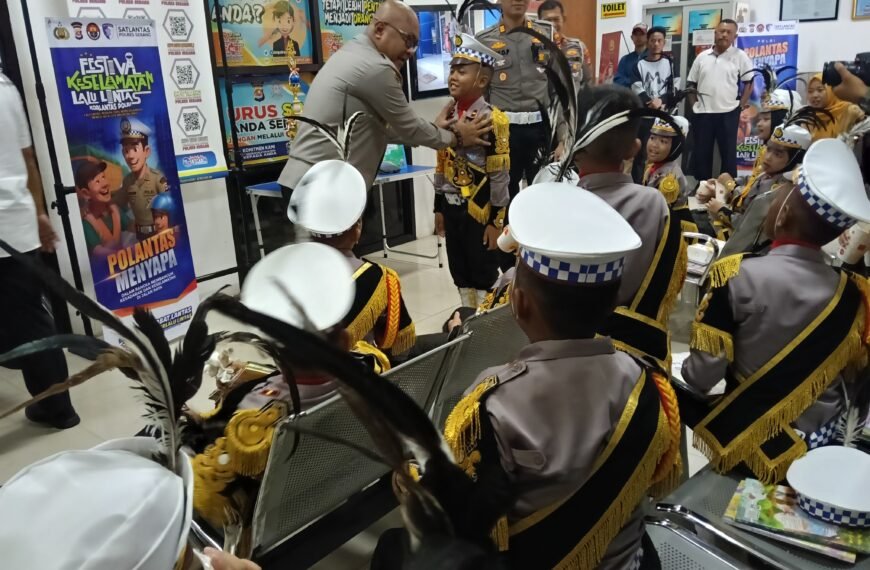 Apresiasi atas Dukungan, Tim Pocil Serahkan Trophy&hellip;