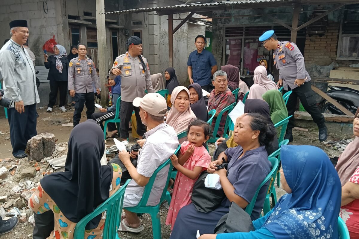 Temui Korban Puting Beliung di Cikande, Kapolres&hellip;