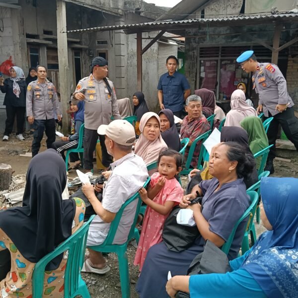 Temui Korban Puting Beliung di Cikande, Kapolres Serang&hellip;