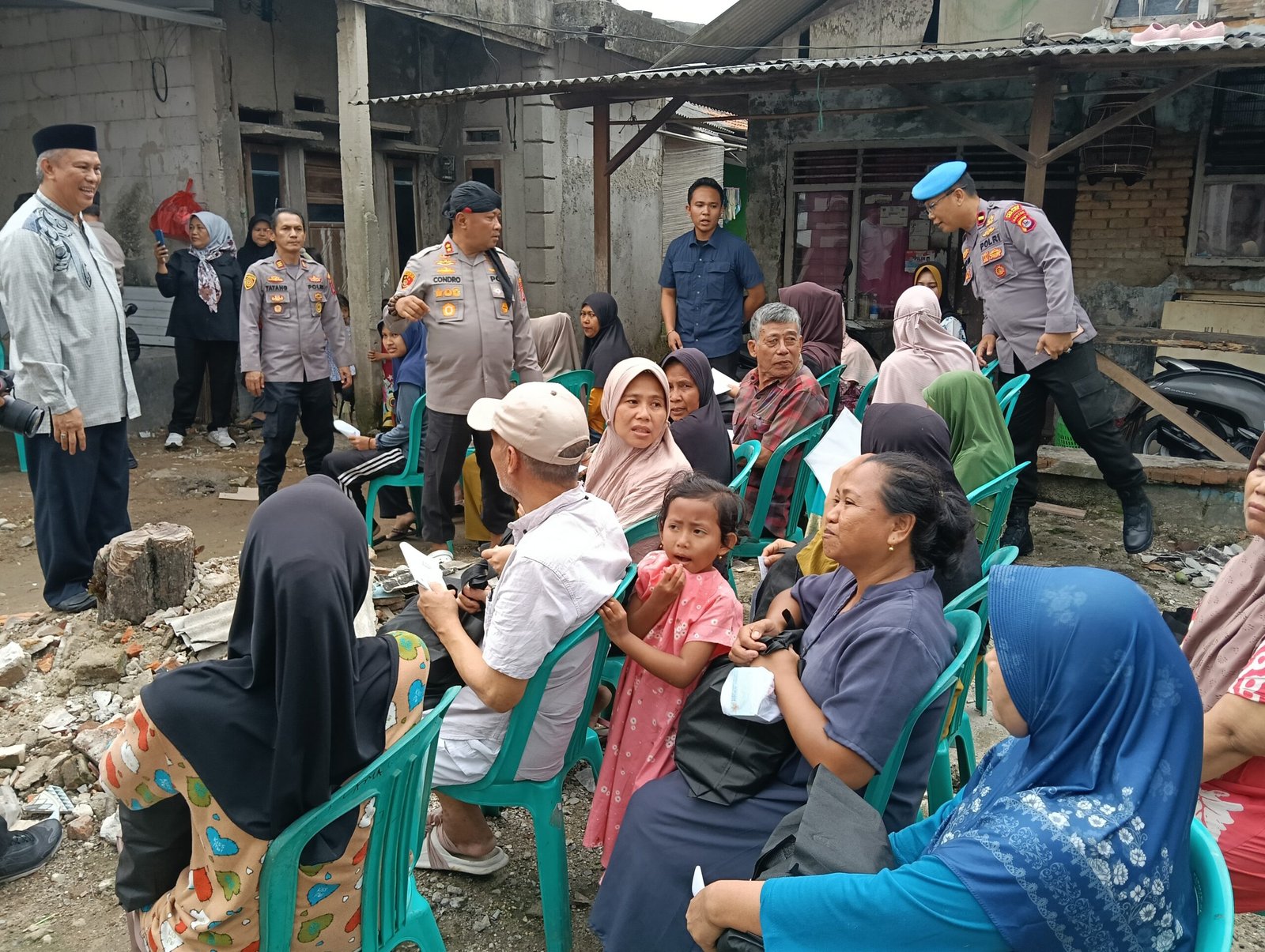 Temui Korban Puting Beliung di Cikande, Kapolres Serang&hellip;