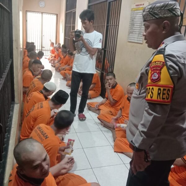 Sambil Menikmati Makanan dan Minuman Bergizi, Tahanan&hellip;