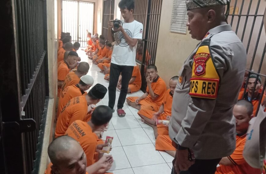 Sambil Menikmati Makanan dan Minuman Bergizi, Tahanan&hellip;