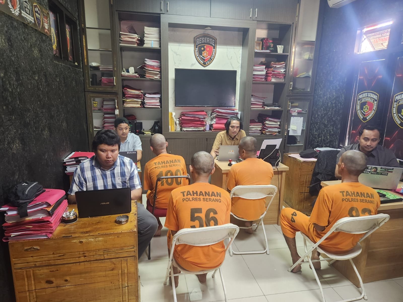 Kontra Kerja Habis, Mantan Sekuriti dan Preman Ngamuk…