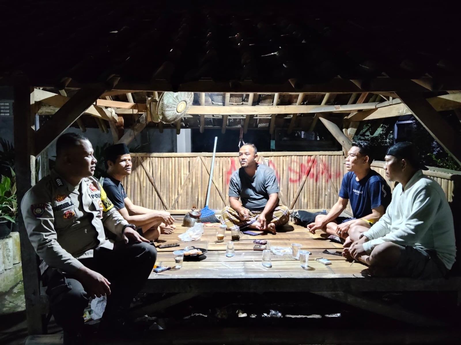 Pastikan Giat Ronda Malam Berjalan, Petugas Polsek Sambangi…