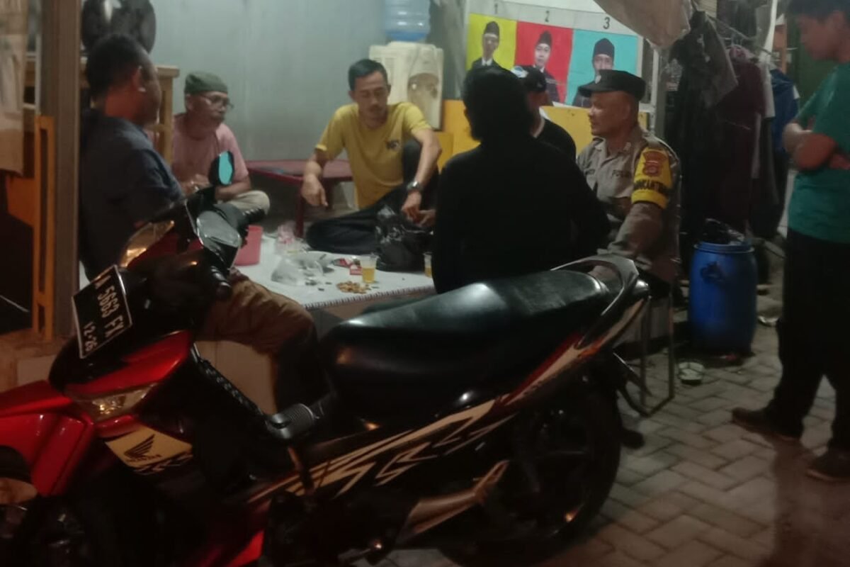 Polsek Cikande Sambangi Poskamling, Pastikan Ronda Malam…