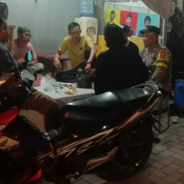 Polsek Cikande Sambangi Poskamling, Pastikan Ronda Malam Berjalan&hellip;