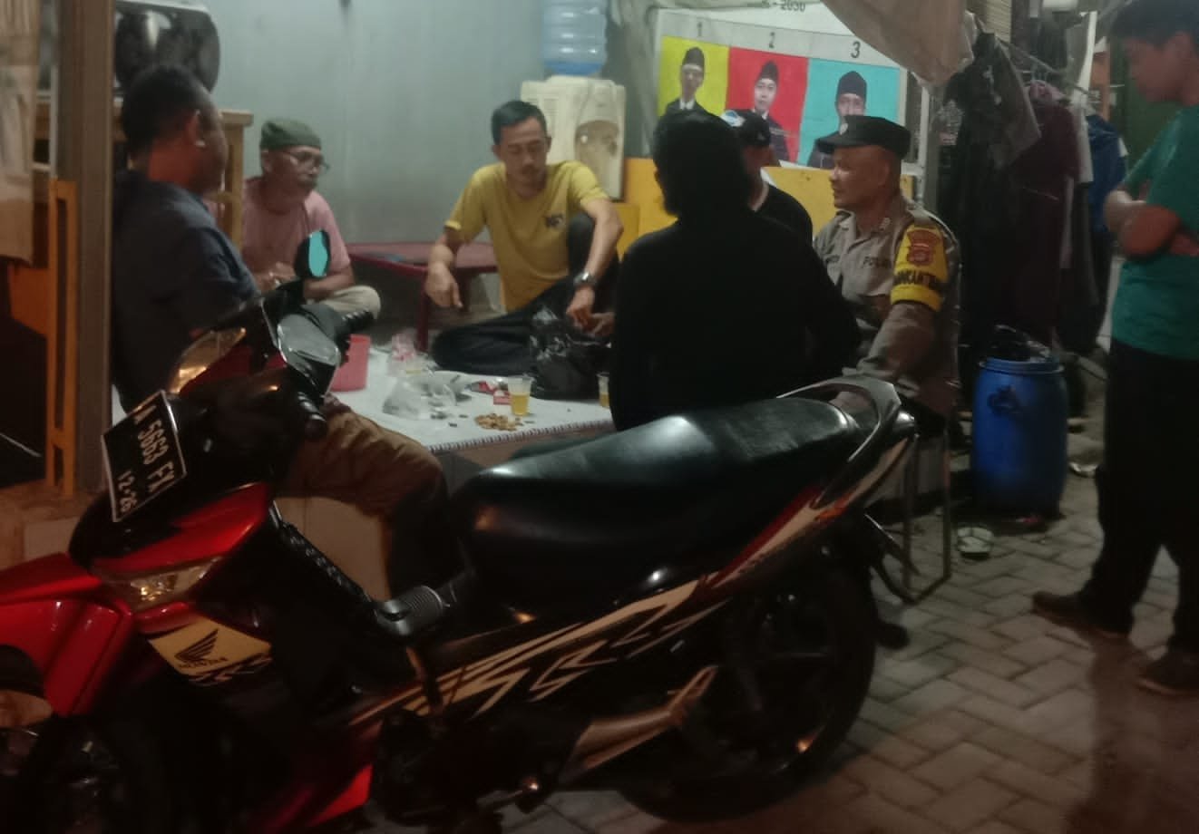 Polsek Cikande Sambangi Poskamling, Pastikan Ronda Malam Berjalan&hellip;
