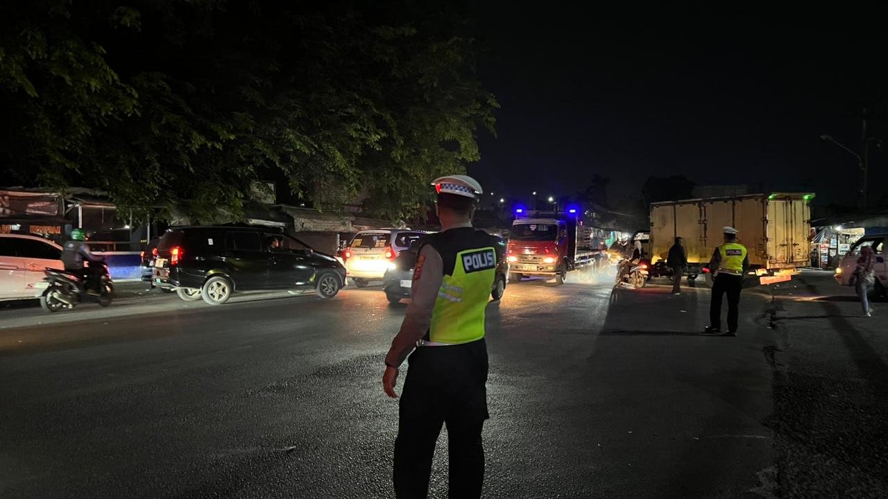 Sambil Tugas Pengamanan Dekontaminasi, Petugas Polres Serang Laksanakan&hellip;