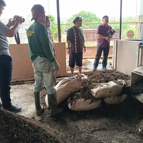 Tingkatkan Mutu Kwalitas, Pupuk Kompos “Pak Bhabin”…