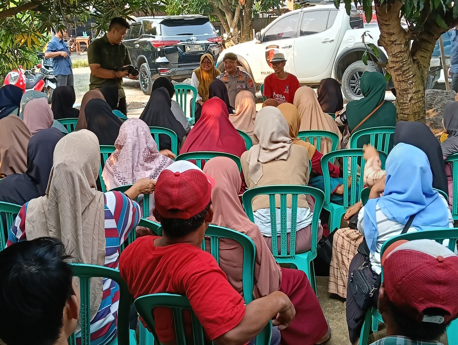 Suasana Ceria Warnai Silaturahmi Kapolres dengan Emak-emak Pengrajin&hellip;