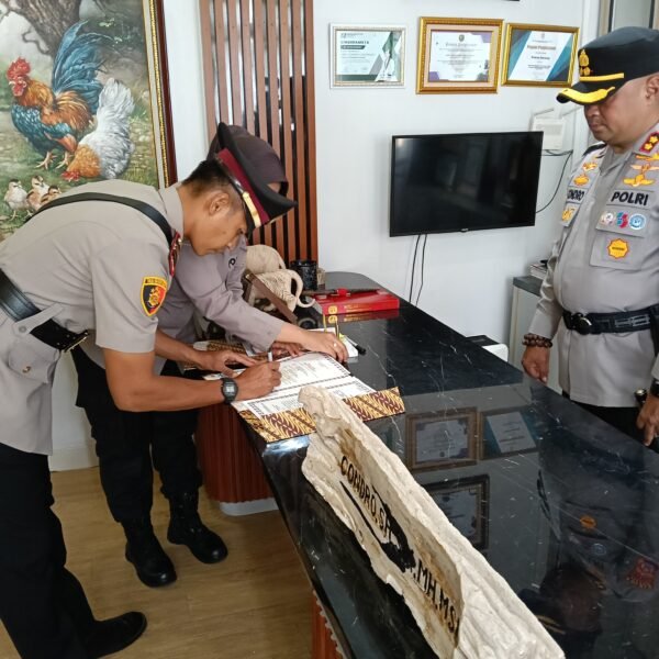 Kapolres Pimpin Sertijab Kapolsek Kragilan dan Cikeusal