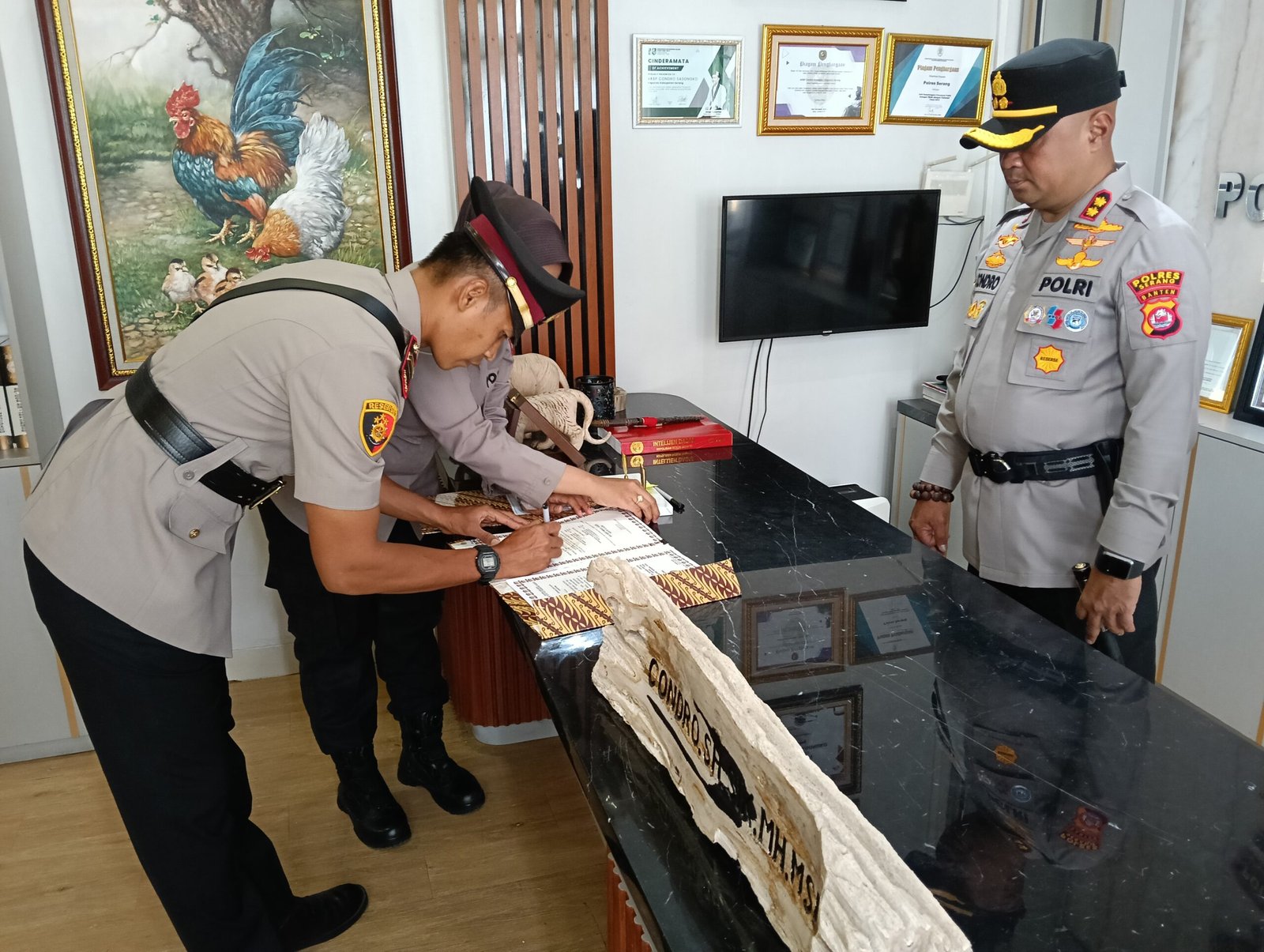 Kapolres Pimpin Sertijab Kapolsek Kragilan dan Cikeusal