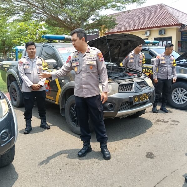 Pastikan Kesiapan Patroli, Wakapolres Serang Cek Kendaraan…