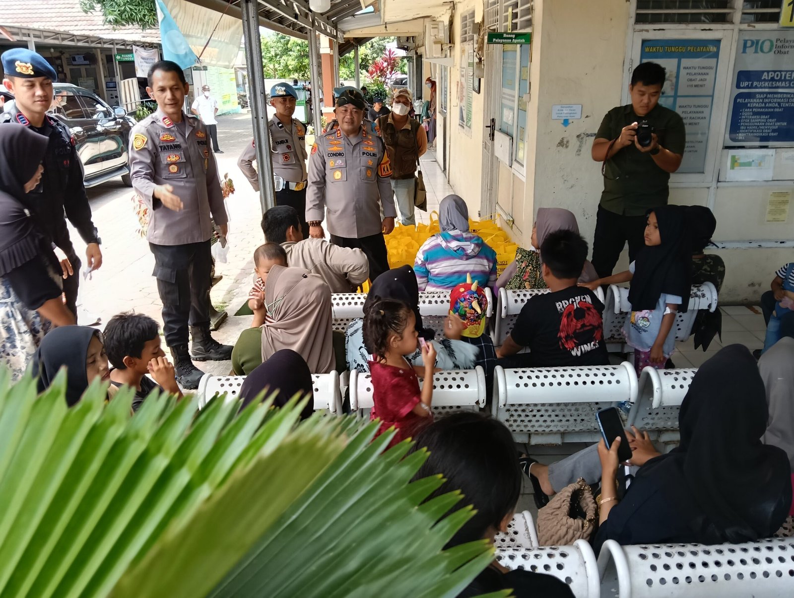 Kapolres Serang Ngariung Bersama Warga Zona Merah Radiasi,&hellip;