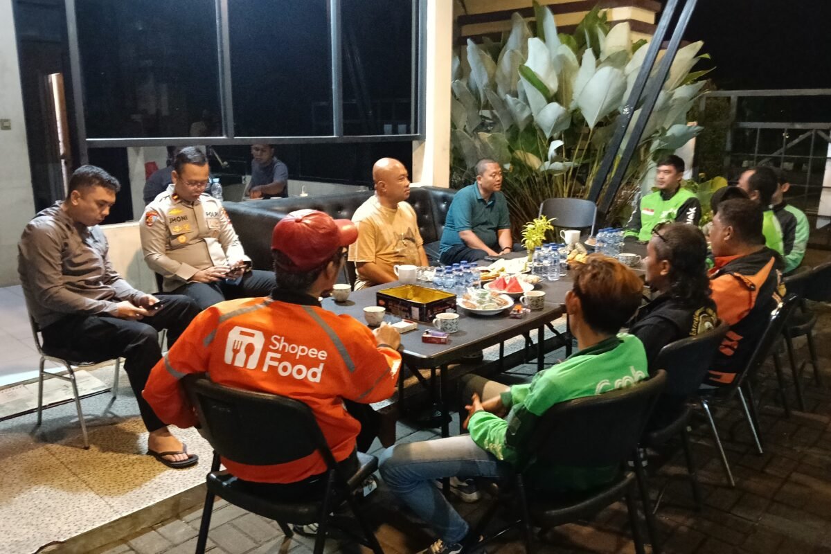 Kapolres Serang Ngariung Bareng Komunitas Ojol, Perkuat&hellip;