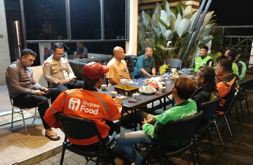 Kapolres Serang Ngariung Bareng Komunitas Ojol, Perkuat&hellip;
