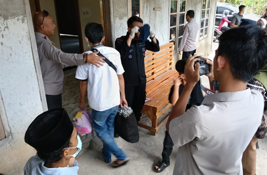 Gunakan Bus Brimob, Relokasi 28 Warga Barengkok&hellip;