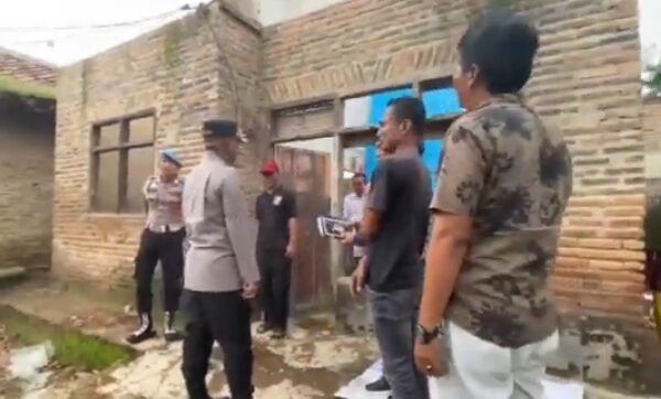 Program PECAK, Kapolres Serang Santuni Biaya Perbaikan&hellip;