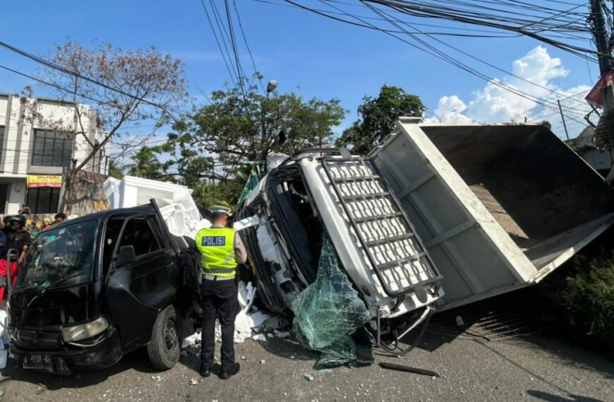 Innailaihi ! Dump Truk Terjun Bebas dari&hellip;