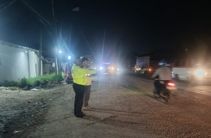 Dua Truk dan Angkot Terlibat Lakalantas di&hellip;