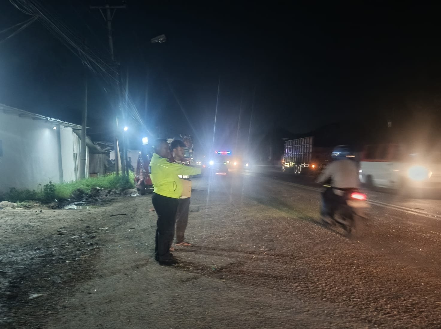 Dua Truk dan Angkot Terlibat Lakalantas di Ciruas