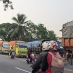 Dikeluhkan Warga, Jam Operasional Truk…