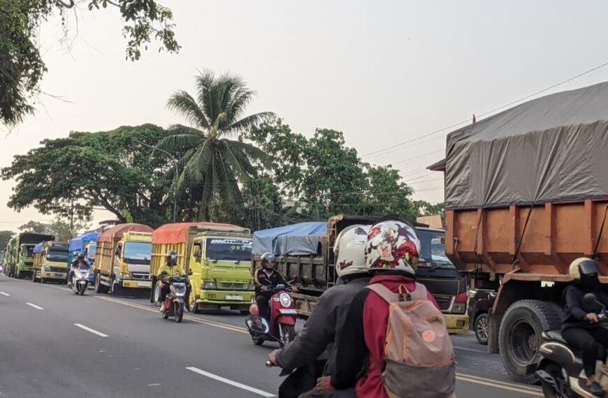 Dikeluhkan Warga, Jam Operasional Truk di Bojonegara-Puloampel&hellip;