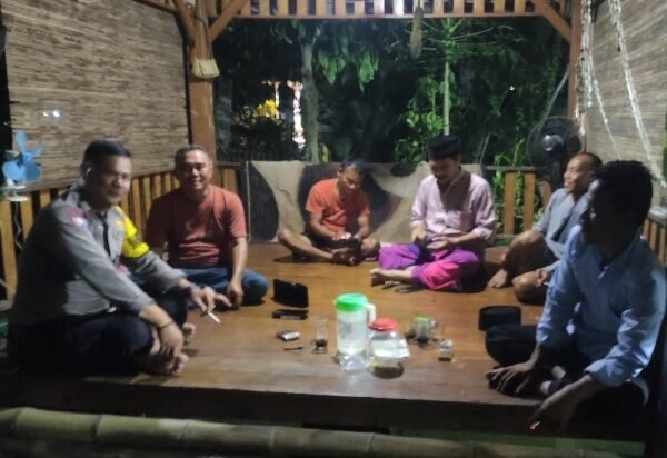 Kontrol Poskamling, Petugas Polsek Cikande Berikan Pesan&hellip;