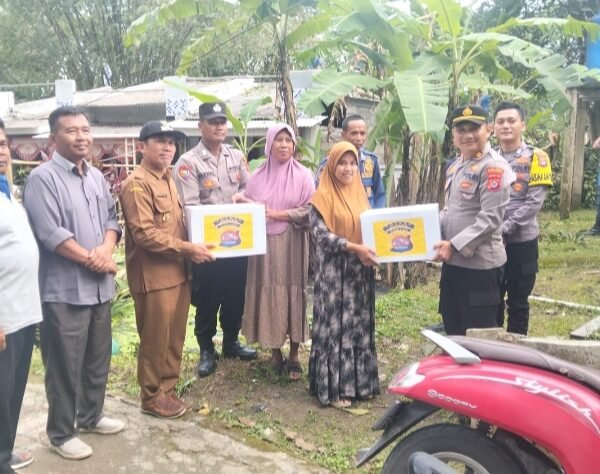 Tinjau Lokasi Terdampak Puting Beliung di Jawilan,…