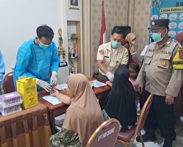 Polres Serang Monitor Pemeriksaan Kesehatan Gratis Warga Domisilinya&hellip;