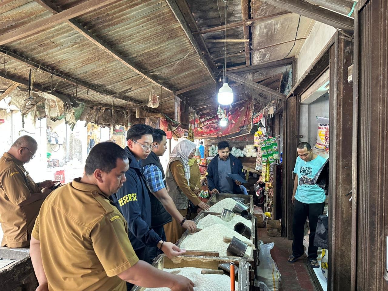 Pastikan Harga Sesuai HET, Tim Satgas Pangan Cek…