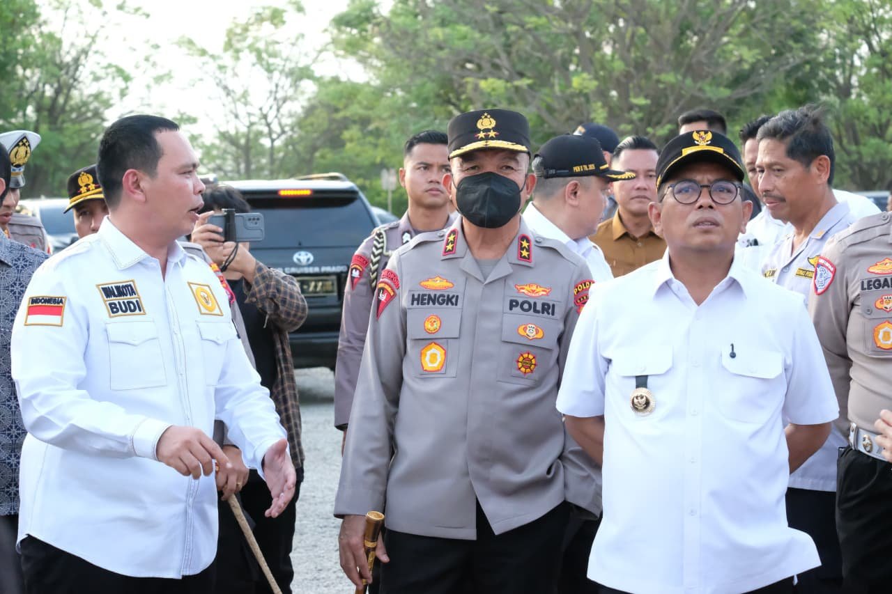 Kapolda dan Gubernur Banten Tinjau Pengaturan Operasional Truk…