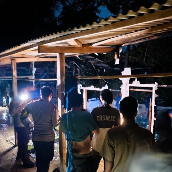 Polsek Petir Bergerak Cepat Bantu Korban Kebakaran di…