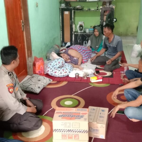 Personel Polsek Petir Gerak Cepat Evakuasi IRT Tertimpa&hellip;