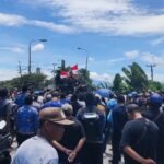 Peraturan Gubernur Dilanggar, Warga Demo&hellip;