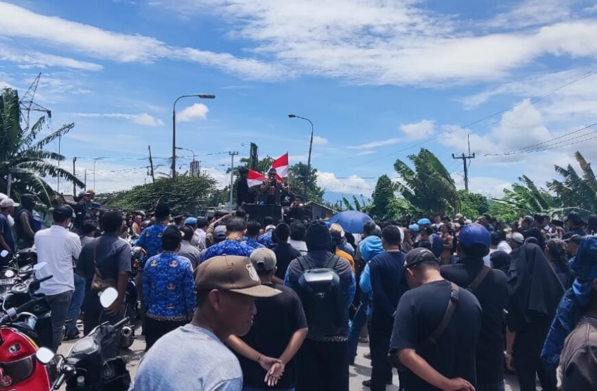 Peraturan Gubernur Dilanggar, Warga Demo&hellip;