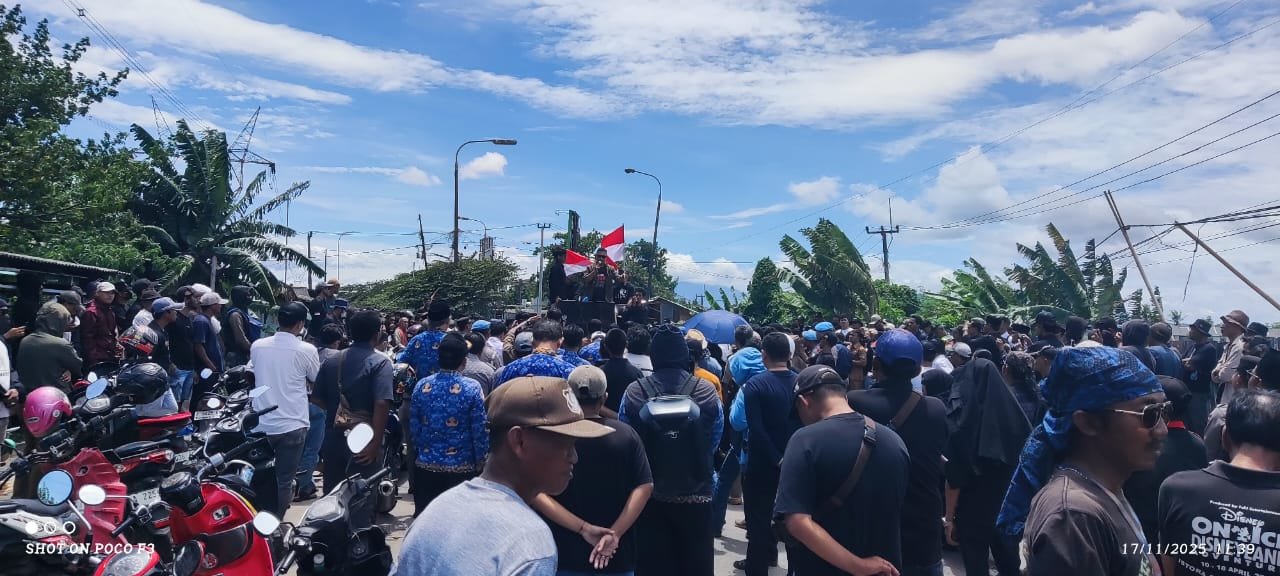 Peraturan Gubernur Dilanggar, Warga Demo Tuntut Penambangan Ditutup