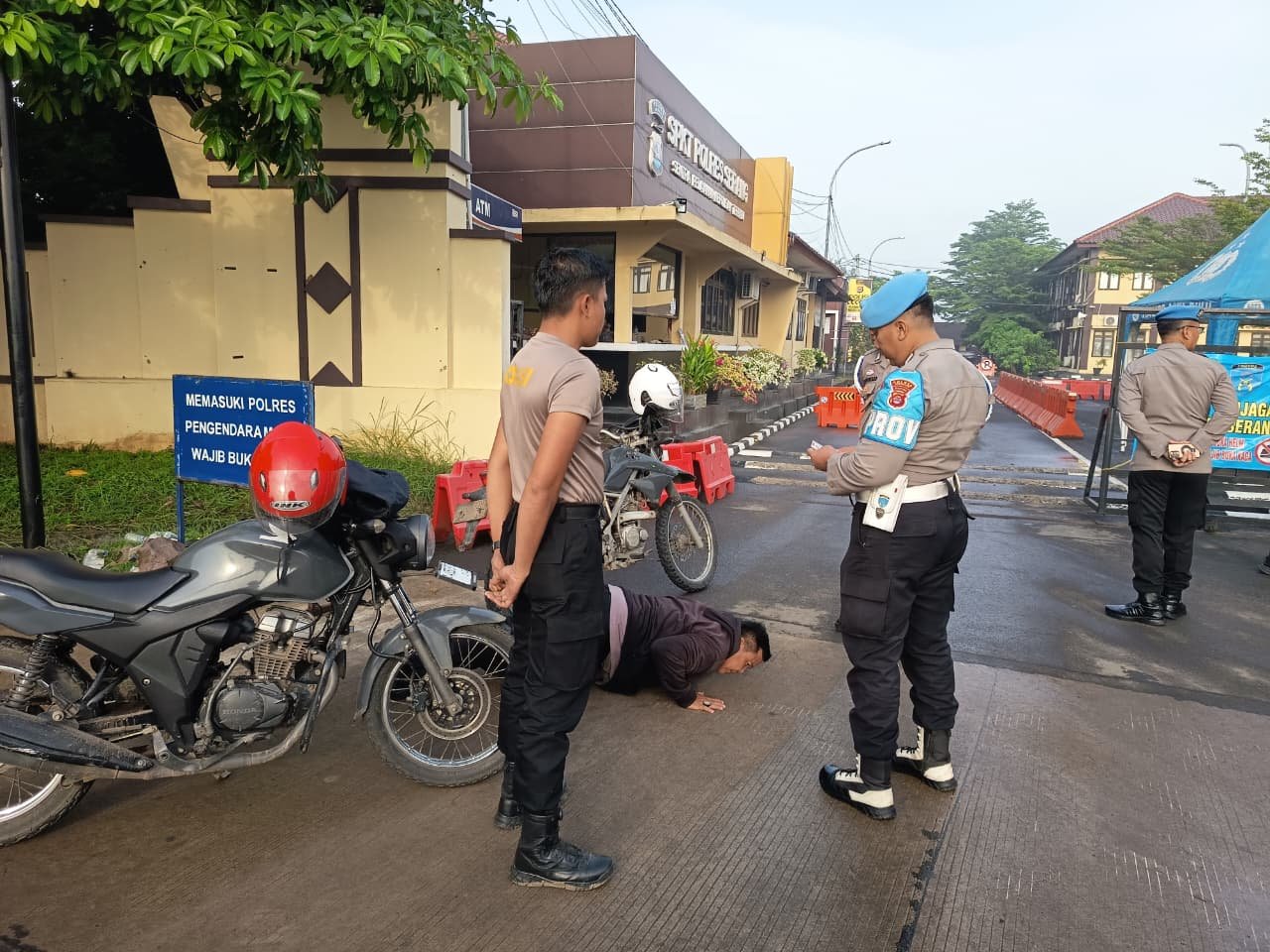 Seksi Propam Polres Serang Gelar Gaktibplin di Halaman…