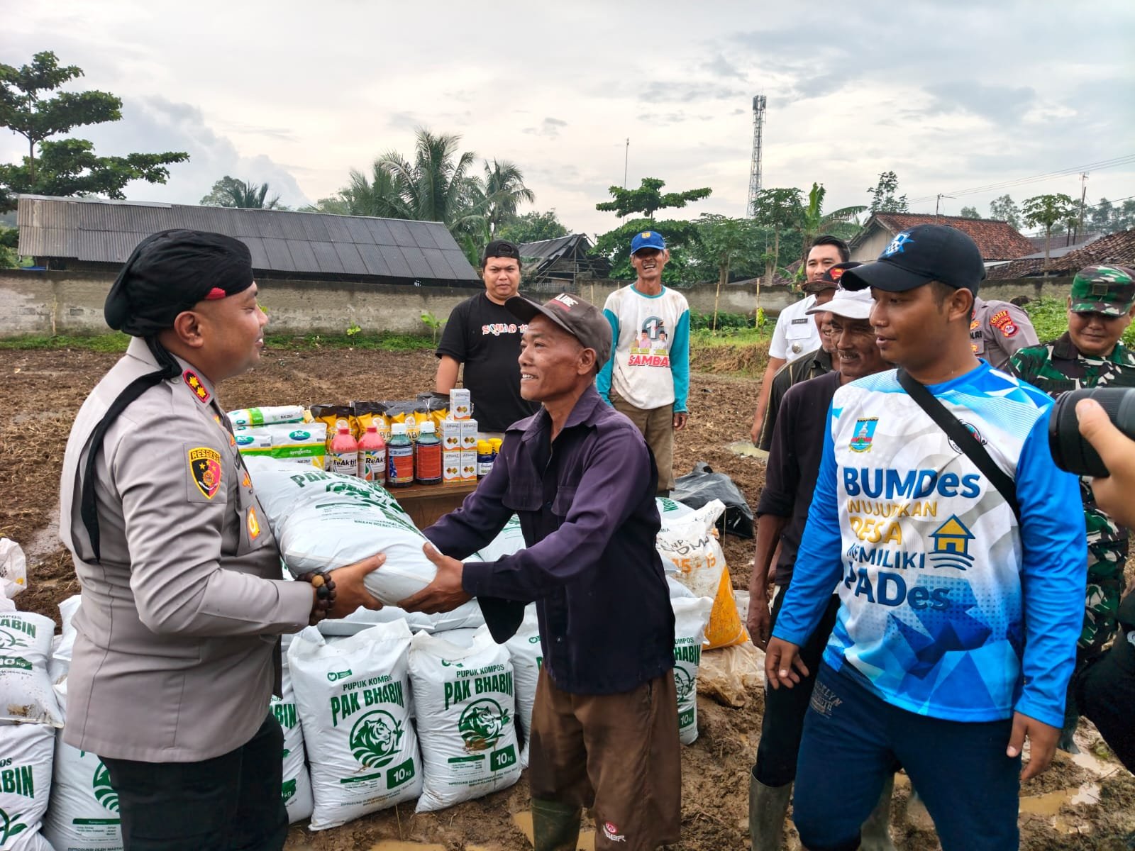Selesai Panen Raya, Kapolres Serang Lanjut Tanam Jagung&hellip;