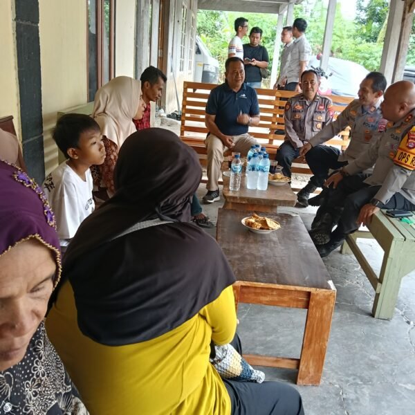 Temui Warga Terdampak Cesium 137, Kapolres Serahkan Bantuan…