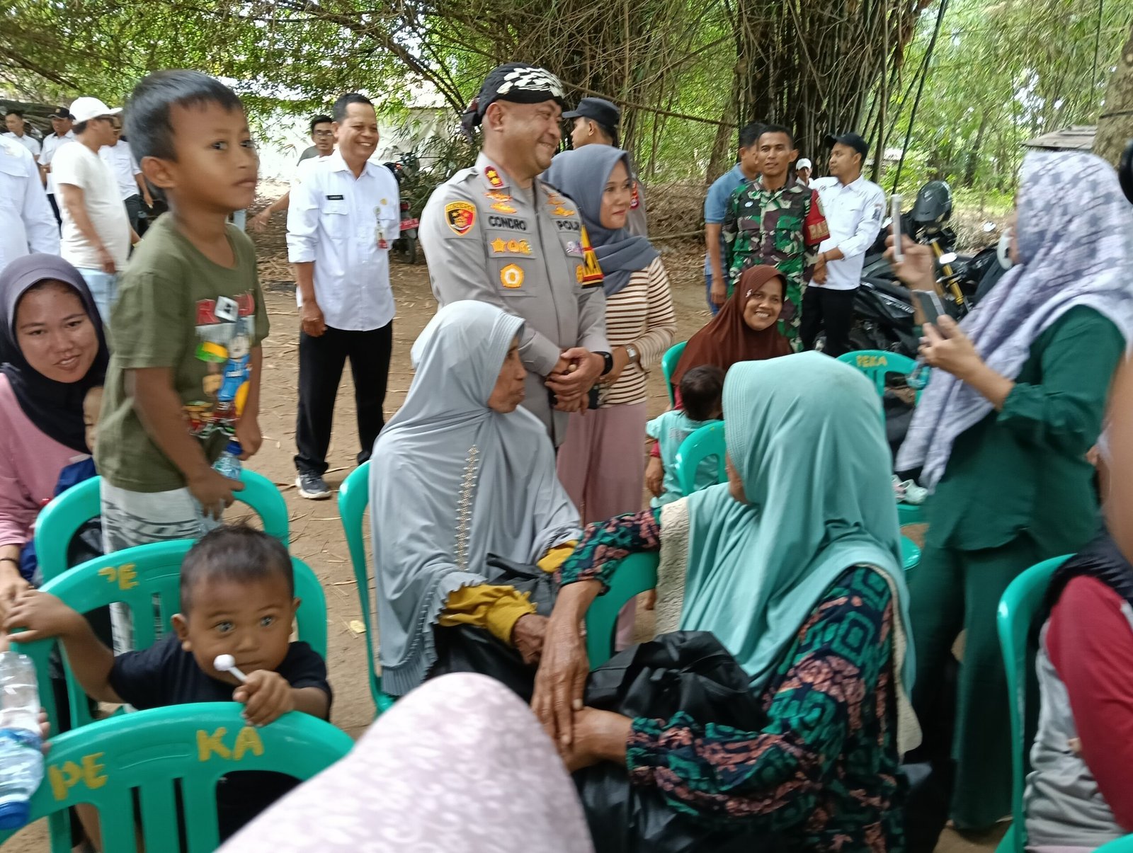 Kapolres Serang Ngariung Bersama Emak-emak di Desa Julang