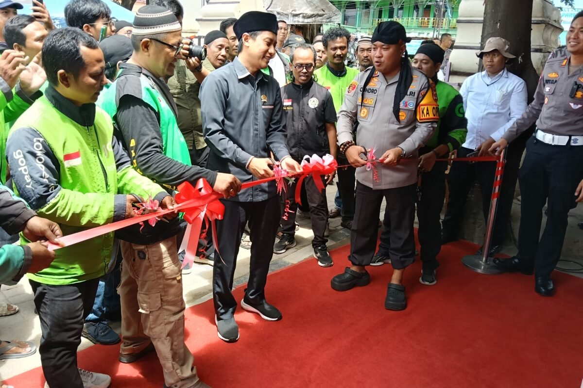 Kapolres Resmikan Warung Ojol, Poskamling Ojol, dan…