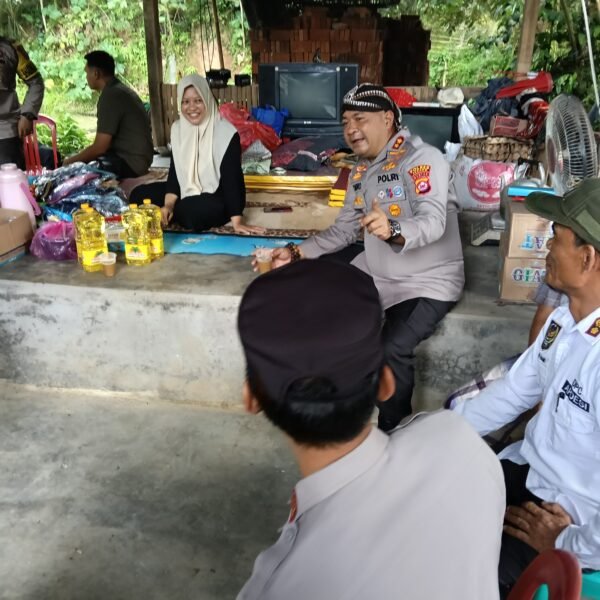 Tunjukkan Kepedulian, Kapolres Serang Kunjungi Korban Kebakaran di…