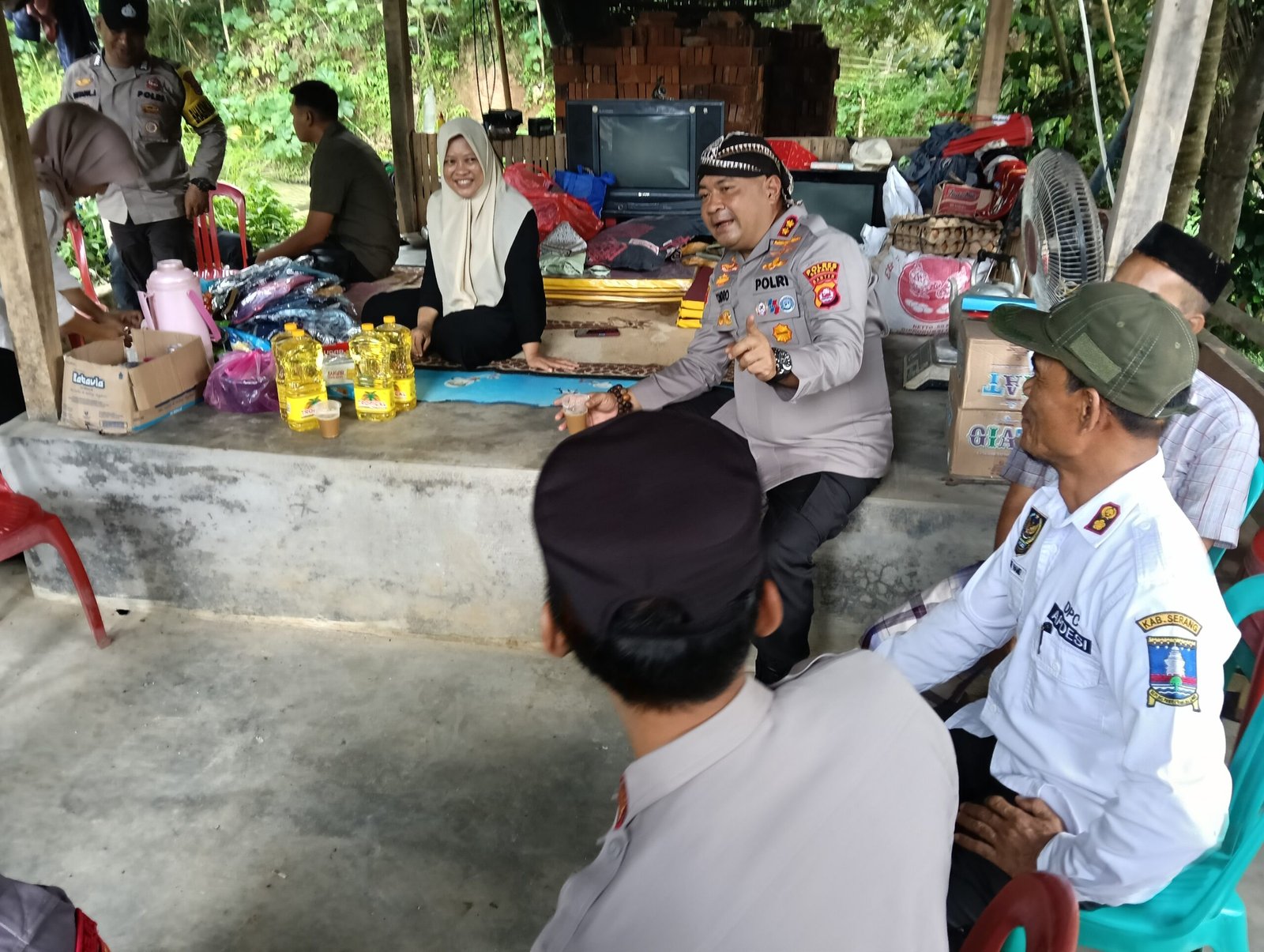 Tunjukkan Kepedulian, Kapolres Serang Kunjungi Korban Kebakaran di…